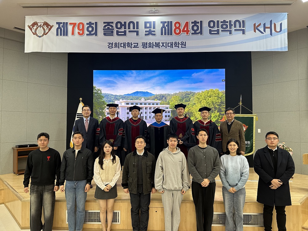 졸업생 단체사진.jpg